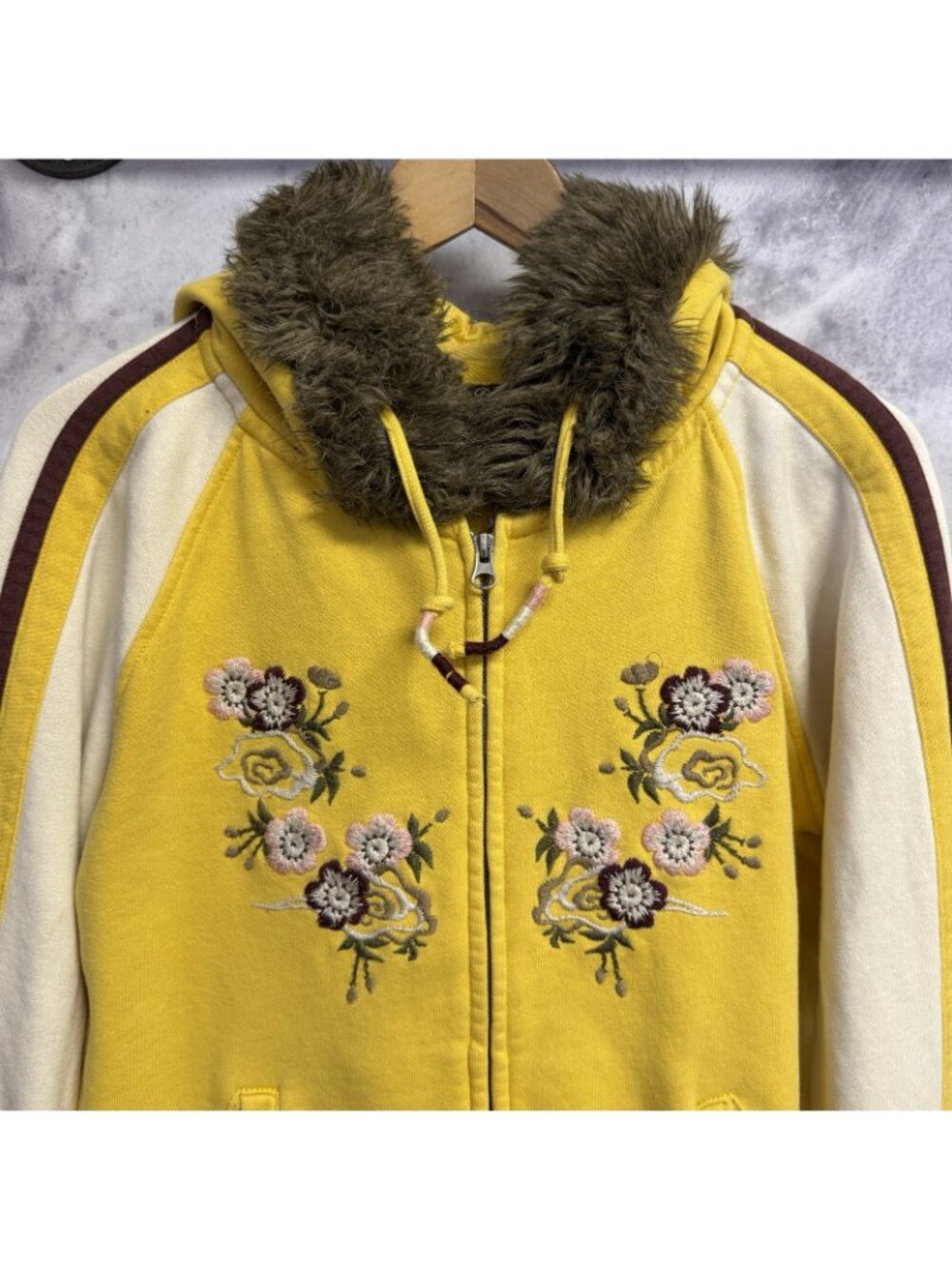 Vintage Lucky Brand Womens Hoodie Japan Embroidered Souvenir Faux Fur Y2K RARE - Picture 3 of 14